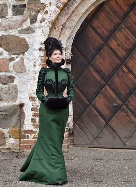 Vestido de fiesta de sirena verde cazador con manga larga, traje histórico eduardiano de pico carmesí con cuello alto de invierno, batas de noche