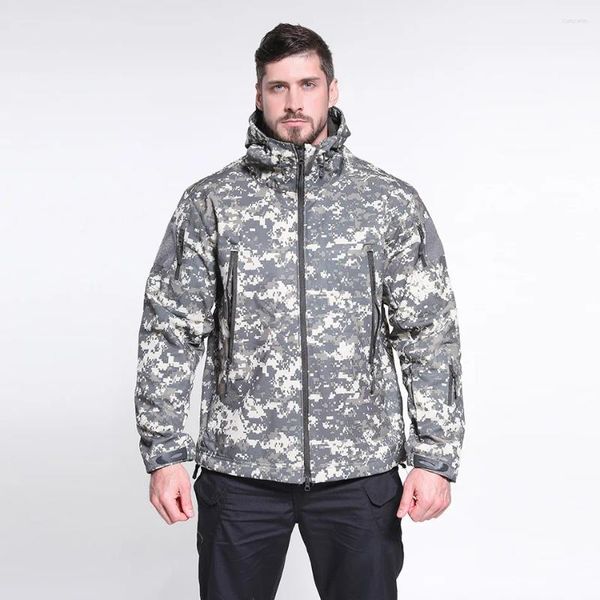 Jackets de caza Fashion Sharkskin Softshell Softshell Tormenta de tormenta al aire libre Aprotable e impermeable Camuflaje con capucha en espesas calientes unisex