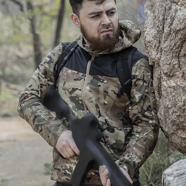 Chaquetas de caza Camuflaje para hombres al aire libre Chaqueta de piel transpirable ultrafina Ejército Fan Entrenamiento de campo Senderismo Ciclismo Táctico repelente al agua