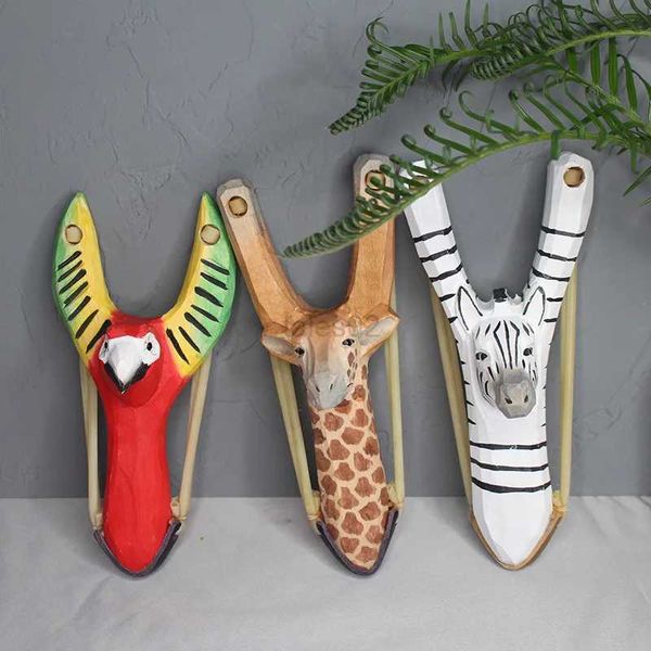 Tirachinas de caza Tallado en madera creativo Animal Tirachinas Juguete Animales de dibujos animados Estatua de madera pintada a mano Artesanía de muñecas Regalo favorito de los niños para exteriores YQ240226