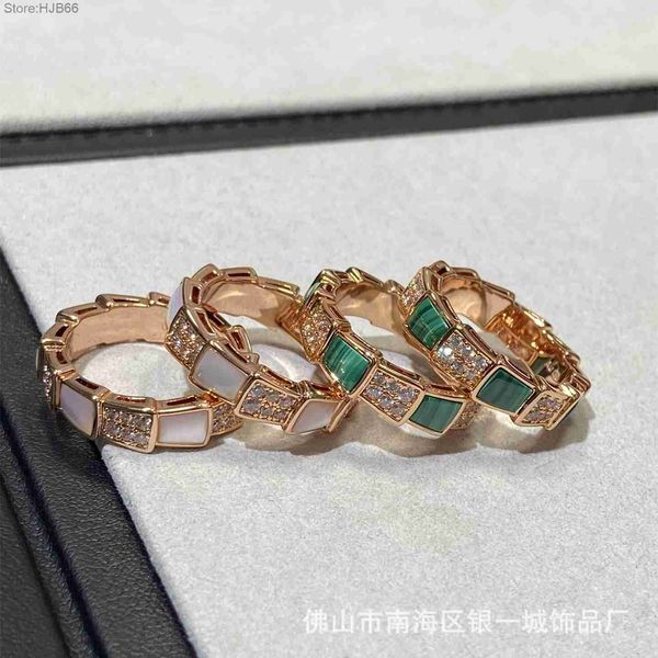 Hw1f Bagues de bijoux de luxe Baojia Bone Bague d'index en forme de serpent en or rose à la mode et personnalisée avec fritillaire blanche Design haut de gamme léger