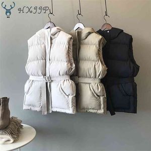 HXJJP Dames Vest Winter Jas Pocket Hooded Jas Warm Casual Katoen Gewatteerde Vest Vrouwelijke Slanke Mouwloze Gestraal Belt In voorraad 210819