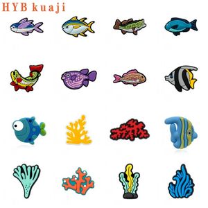 HYBkuaji 100 peças amuletos de sapato peixe sargassum atacado sapatos decorações clipes de sapato fivelas de pvc para sapatos