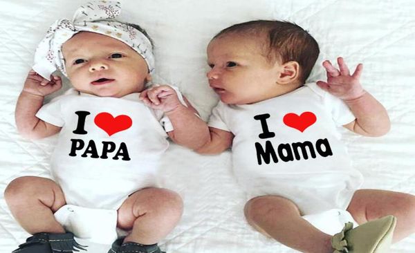 Amo a mamá y me encanta papá Baby Bodysuit Twins Onesie Infant Babe Use ropa blanca algodón Softler Babe Summer Wear2342739