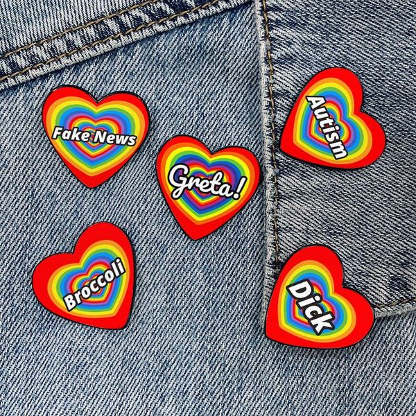 Me encanta la insignia del corazón del arco iris Lindo Anime Películas Juegos Pines de esmalte duro Recoger Broche de dibujos animados Mochila Sombrero Bolsa Collar Insignias de solapa 130