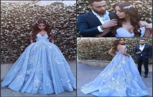 Ice Blue árabe Dubai Vestidos de noche fuera del hombro 2017 dijo Mhamad una línea Vintage Lace Prom Party Gowns Ocasión especial Dres3784257