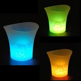 Ijsemmers en koelers Meerkleurig 5L waterdicht plastic LED-emmer Kleurbars Nachtclubs Oplichten Champagne Biernacht Party246C