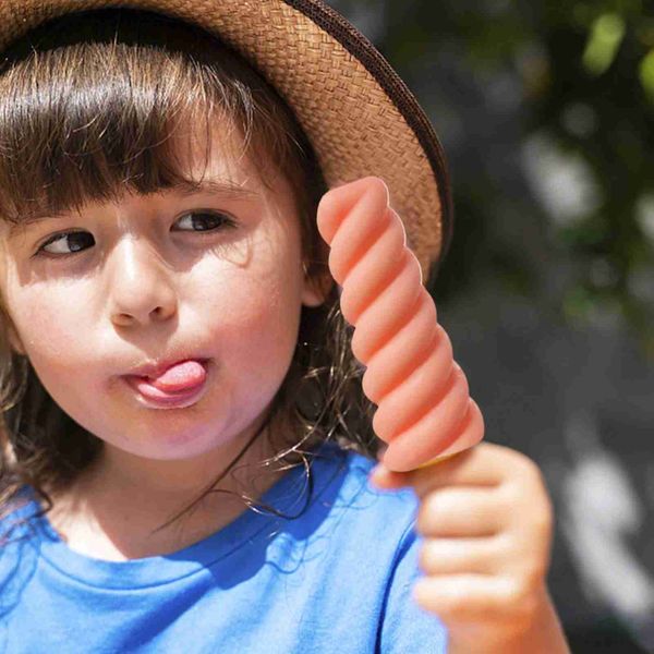 Herramientas de helado Molde de silicona en espiral de 6 orificios Fabricante de paletas para niños hecho en casa Cubo de gelatina de postre de calidad alimentaria con tapa YQ240130