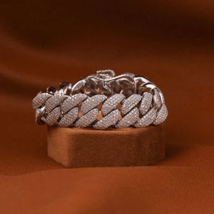 Iced Out Round Moissanite 10kt 14kt T Bracelet en or / liaison cubaine conçu pour les collections pour hommes