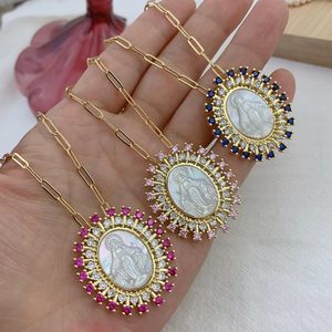 Iced Out Virgen María Madre Collares pendientes Color rosa azul Oro de 18 quilates Accesorio para mujer Joyas con dijes