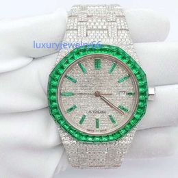 Iced Out Watch Montre en acier inoxydable avec diamants et baguette verte en moissanite