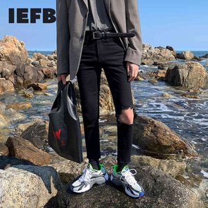 IEFB Vêtements pour hommes Noir Genou Trou Cheville Longueur Jeans Mode coréenne Slim Fit Beau Denim Pantalon Été 210524