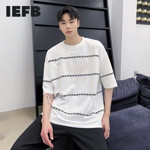 IEFB Heren Zomer Korte Mouw T-shirts Letter Print Gestreepte Ronde Kraag Tee Tops voor Mannelijke Zwart Wit Kleding 9Y6999 210524