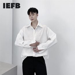 Ropa de hombre IEFB, camisas plisadas blancas con estampado en relieve, blusa informal holgada de primavera de talla grande, Tops de un solo pecho para hombre 9Y5556 210524