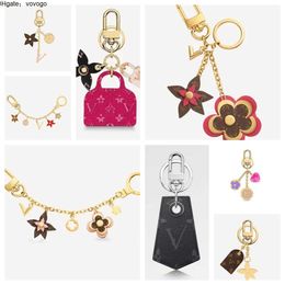 Ignère Kelechain Women V Letters Designers Keychain 20styles portefeuille Rabbit Top Llavero Car Key Chain Men Backle Bijoux Course Keychains Lanyards