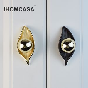 Ihomcasa Gold Black Tree Leaf Shape Kitchen Meubles Mobilières bouton d'armoire pour la porte du tiroir de la garde-robe tire en laiton vintage européen