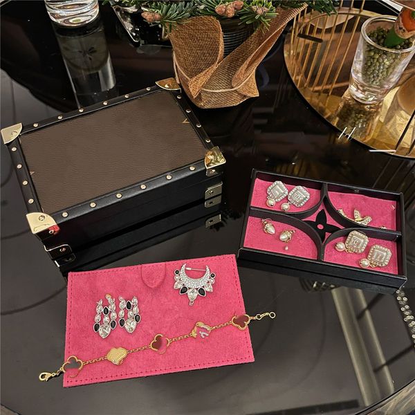 ILIVI Boîte à bijoux monogramme à collectionner motif diamant noir vin rouge rangement classique multi-usages trousse de maquillage organisateur cadeau de mode