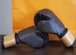 Ilivi Monogram Boxing Gants Protective Gear Vintage Retro Style Taille adulte jouant des sacs de sable Parry Mens Womens Fight Training Sanda Muay Thai Christmas Cadeaux