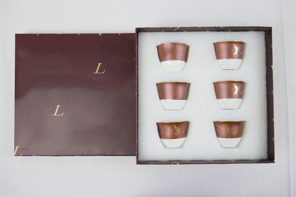 Ilivi Monogram Chinaware Porcelana Tea Cup Set 6 Botella de agua de agua Cerámica hecha a mano Limited Lexured Leather Regalo de cuero Presente de Navidad