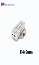 imanes 100 stuks 4x2 neodymium magneet permanente n35 ndfeb super sterke krachtige kleine ronde magnetische magneten schijf 4mm x 2mm3361124