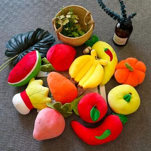 Imitatie Fruit Vegetable Kloof speelgoed Schattig Creative Little Doll Pumpkin Strawberry Apple Kleine pluche pop Kids Baby Gift LA602