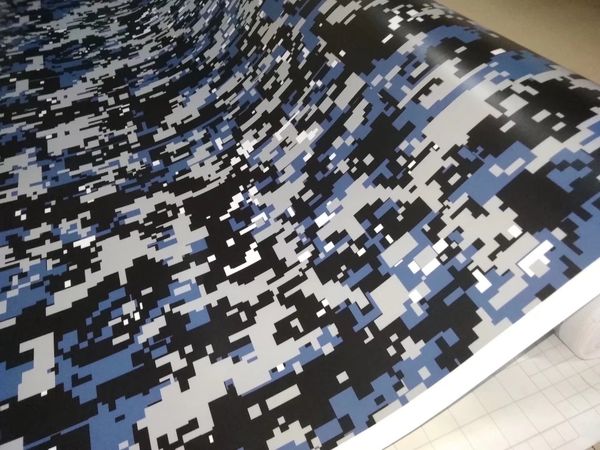 Impressionnant numérique bleu petits caractères Camo Vinyl pour emballage de voiture avec bulle d'air autocollants d'emballage de voiture à moteur de camouflage imprimés gratuits 1.52x30 m