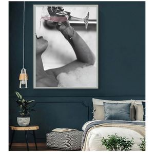 In Bubble Bath Canvas Prints Modern Painting on the Wall Picture Poster voor badkamer decor Fashion Woman Drink Rose Champagne Woo