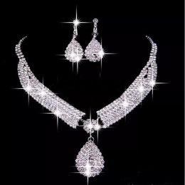 En Stock 2019 Accessoires De Mariée Collier Deux Pièces Ensembles De Bijoux Earclip Boucles D'oreilles Moins Cher Fête De Mariage Femmes Bijoux9540221