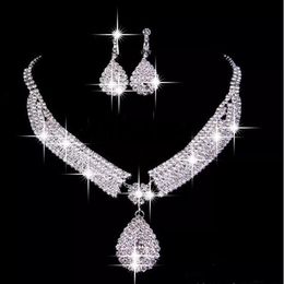 En stock 2019 accessoires de mariée collier deux pièces ensembles de bijoux Earclip boucles d'oreilles goutte moins cher fête de mariage femmes bijoux276x