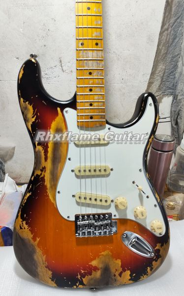 En stock Chili Peppers John Frusciante 3 tons Sunburst Heavy Relic Guitare électrique Corps en aulne Manche en érable Touche en érable Micros crème Boutons Accordeurs vintage