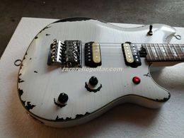 En stock Eddie Edward van Halen Relique lourd blanc sur la guitare électrique noire Floyd Rose Tremolo, bouton de commutateur rouge, porte-greffiers pour les yeux