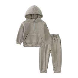 Op voorraad Nieuwe hoodie kinderkleding peutersets Voeg fluweel toe in herfst en winter Sportpak Mode Jongens Meisjes Sweatshirts Broek Outfit Pak Kindertrainingspak