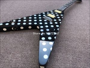 Op voorraad Randy Rhoads White Polka Dot Black V elektrische gitaar Palissander toets Bowtie-inleg Tremolobrug Whammy bar Chrome Hardware Grover-tuners