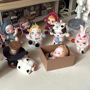 En stock Skullpanda Everyday Wonderland Kawaii Blind Box Modèle Jouet mignon surprise créative Ornements de chambre faite à la main Gift 240426