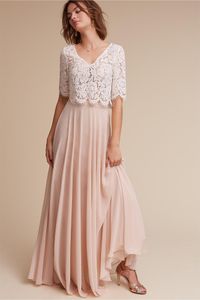 Op voorraad Twee stukken bruidsmeisje jurken 2017 met kanten lijfje chiffon rok lange prom jurk parel roze bruiloft gasten jurk halve mouwen