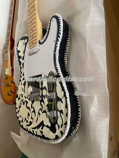 En stock Waylon Jennings Cuero labrado en blanco y negro Guitarra eléctrica vintage Mástil de arce Diapasón Incrustaciones de puntos Cubierta de cuerpo tallada a mano encuadernada en cuero