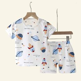 In Summcottonsafe Baby Children Set Set Cute Cartoon Short Sleeve Home Pyjama Sleepwear Soft ademende 240511