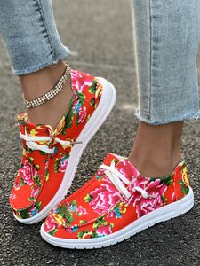 Au printemps 2024, les nouvelles chaussures plates décontractées de grande taille pour femmes à tête ronde et à grandes fleurs du nord-est de la Chine sont des chaussures décontractées.X9dt#