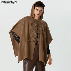 INCERUN Mannen Mantel Jassen Effen Kleur Capuchon Knop Onregelmatige Geul Poncho's Streetwear Losse Mode Toevallige Mannelijke Cape S-5XL 240228