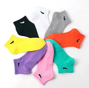 Emballage indépendant Chaussette à crochet en coton Chaussettes à crochet de couleur unie pour hommes et femmes Chaussettes de basket-ball