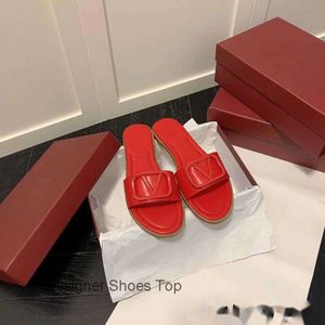 Diapositives d'intérieur Maison Pantoufles de créateurs drôles Chaussures Mode Nouveau Classique Été Casual Strass Bout Ouvert Semelle Plate Sandales Femmes Plage Tongs Pantoufle Cool Top