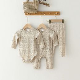 Infant Boy Girls Doe Dot Patroon Katoen Spring Zomer Pasgeboren T -shirt + Pant Baby Pamas Sets Kinderkleding L2405