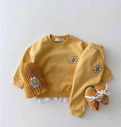 Babykleding voor babymeisjes Kledingsets Herfst Winter Pasgeboren baby Jongens Bloemen sweatshirt Broek stuks Baby Designerkleding Y2208755933