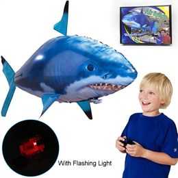 Opblaasbare afstandsbediening Shark Toys Air Swimming RC Animal Radio Fly Ballonnen Clown Fish Animals Novel Toy For Children Boys 240403