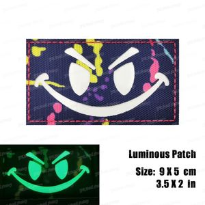 Infrarouge ir mal smiley visage patch pirate crâne épées smile de broderie lumineuse patchs badges emblème accessoire militaire accessoire