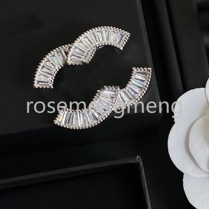 Incrustation cristal broche femmes hommes concepteurs broche broche lettre de marque Brooches cuivre haut de gamme 18 km plaqués jamais décolorants