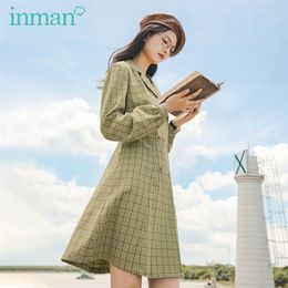 INMAN automne hiver nouveauté vérifier costume Style coréen pincé taille Double boutonnage littéraire mode Slim robe 201126