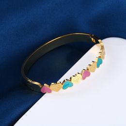 Ins Blogger's dezelfde liefde kleurrijke titanium stalen armband, zoet en schattig meisje, perzik hart glad roestvrijstalen armband ornament