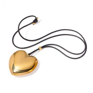 Ins Fashion Gold plaquée en acier inoxydable Chaîne de corde minimaliste Big Heart Pendante Collier Niflet pour femmes