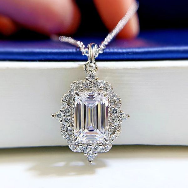 Ins fait à la main fleur pendentif bijoux de luxe étincelant taille émeraude blanc naturel Moissanite diamant pierres précieuses fête femmes promesse Clavicel collier cadeau